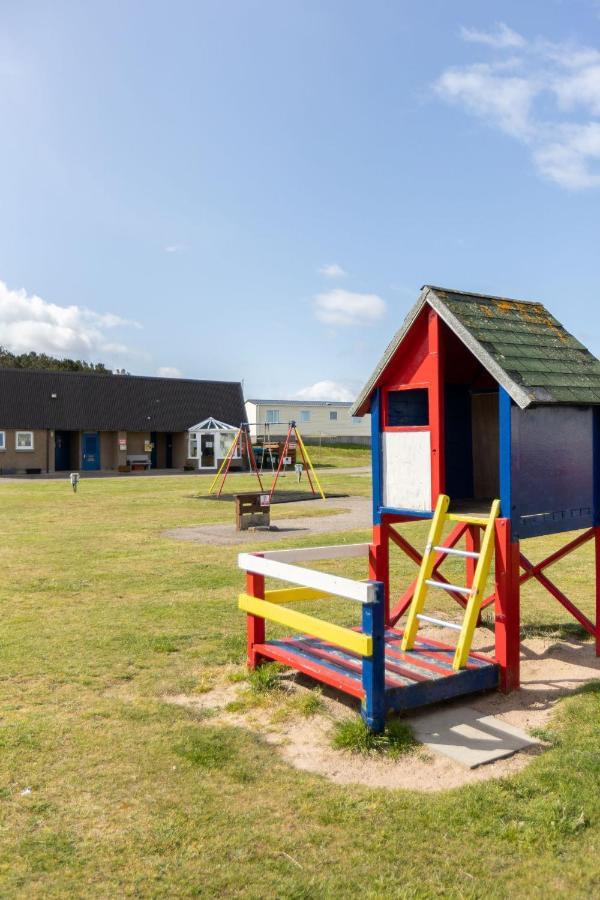 The Beach Hut, Burghead Villa Buitenkant foto